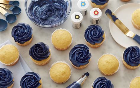 navy blue icing ideas.